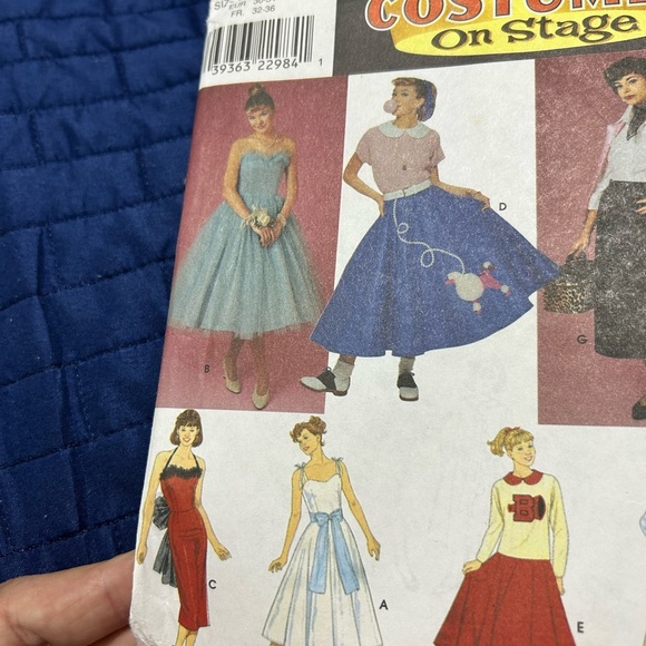 Uncut Simplicity costumes 8742- 4-6-8 1950s prom dress- cheerleader- Halloween- - Picture 6 of 9